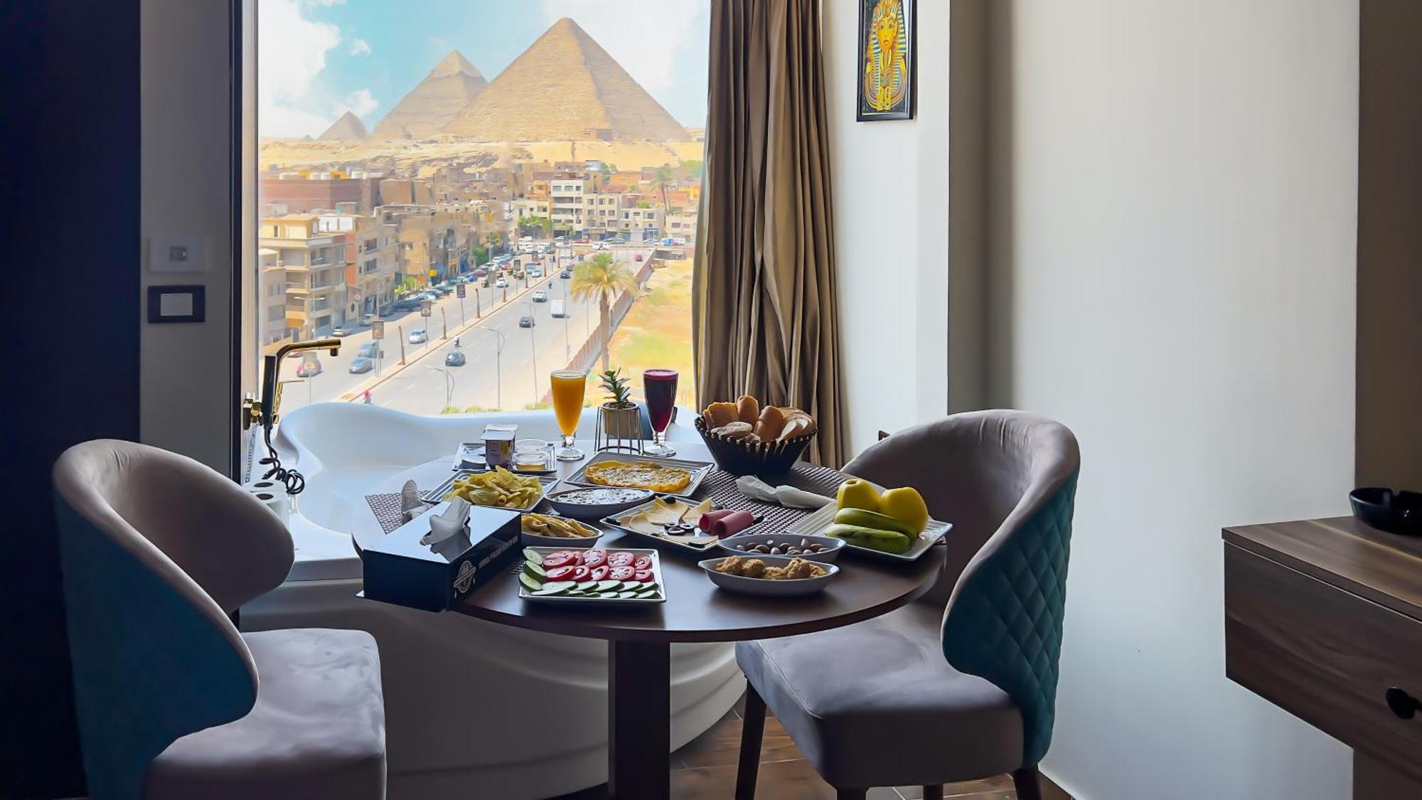 Imperial Pyramids Heights View Bed & Breakfast Nazlet el-Sisi Bagian luar foto