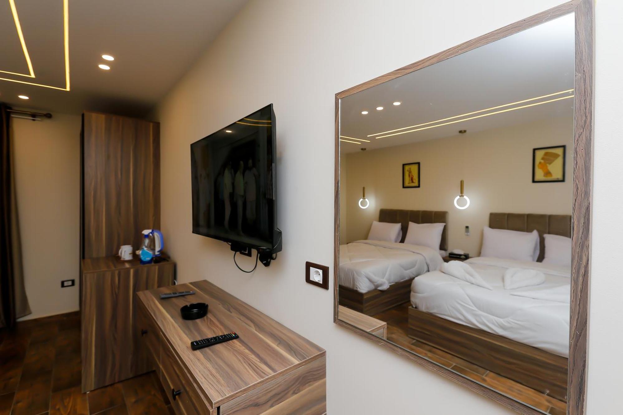 Imperial Pyramids Heights View Bed & Breakfast Nazlet el-Sisi Bagian luar foto