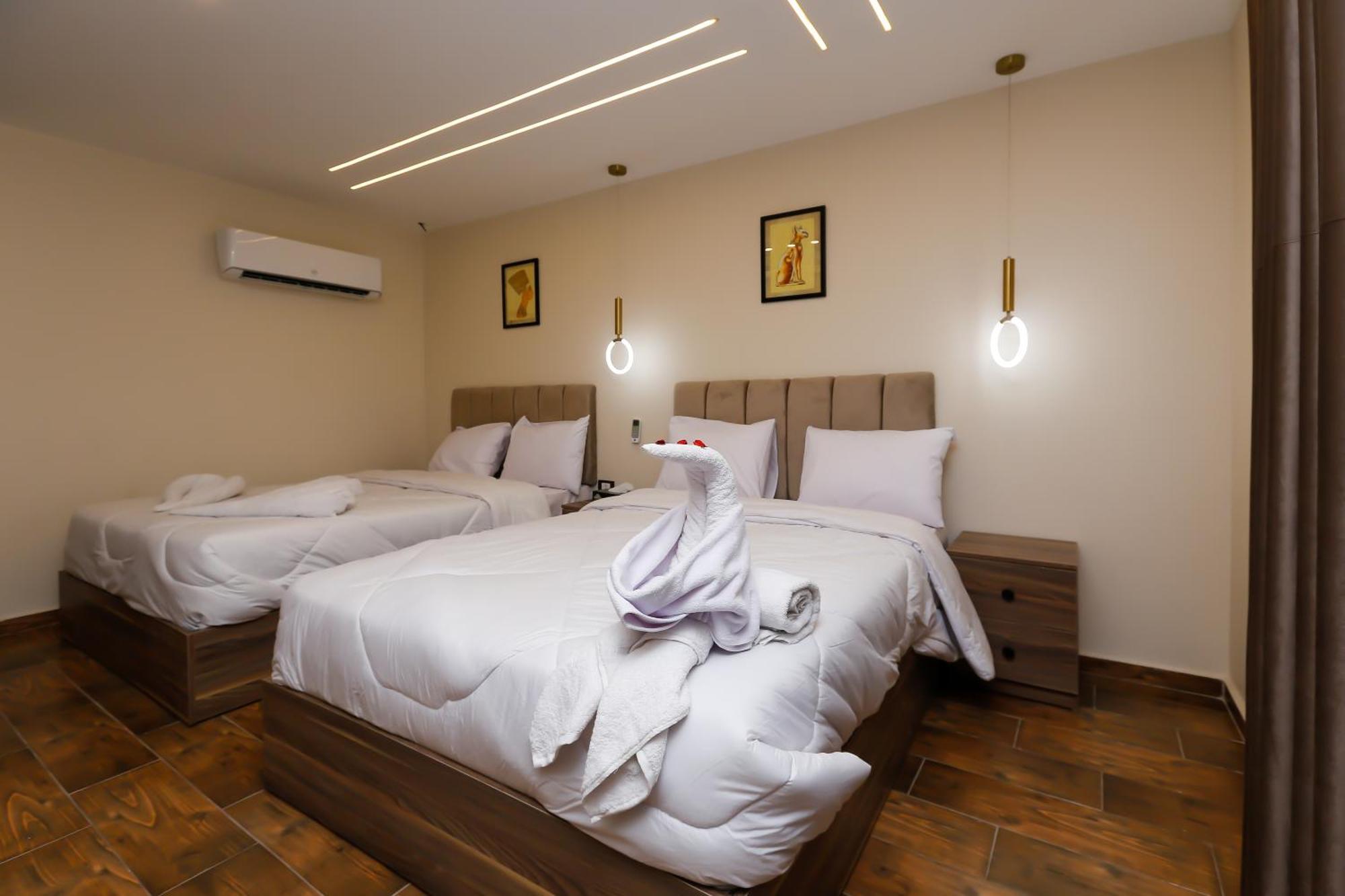 Imperial Pyramids Heights View Bed & Breakfast Nazlet el-Sisi Bagian luar foto