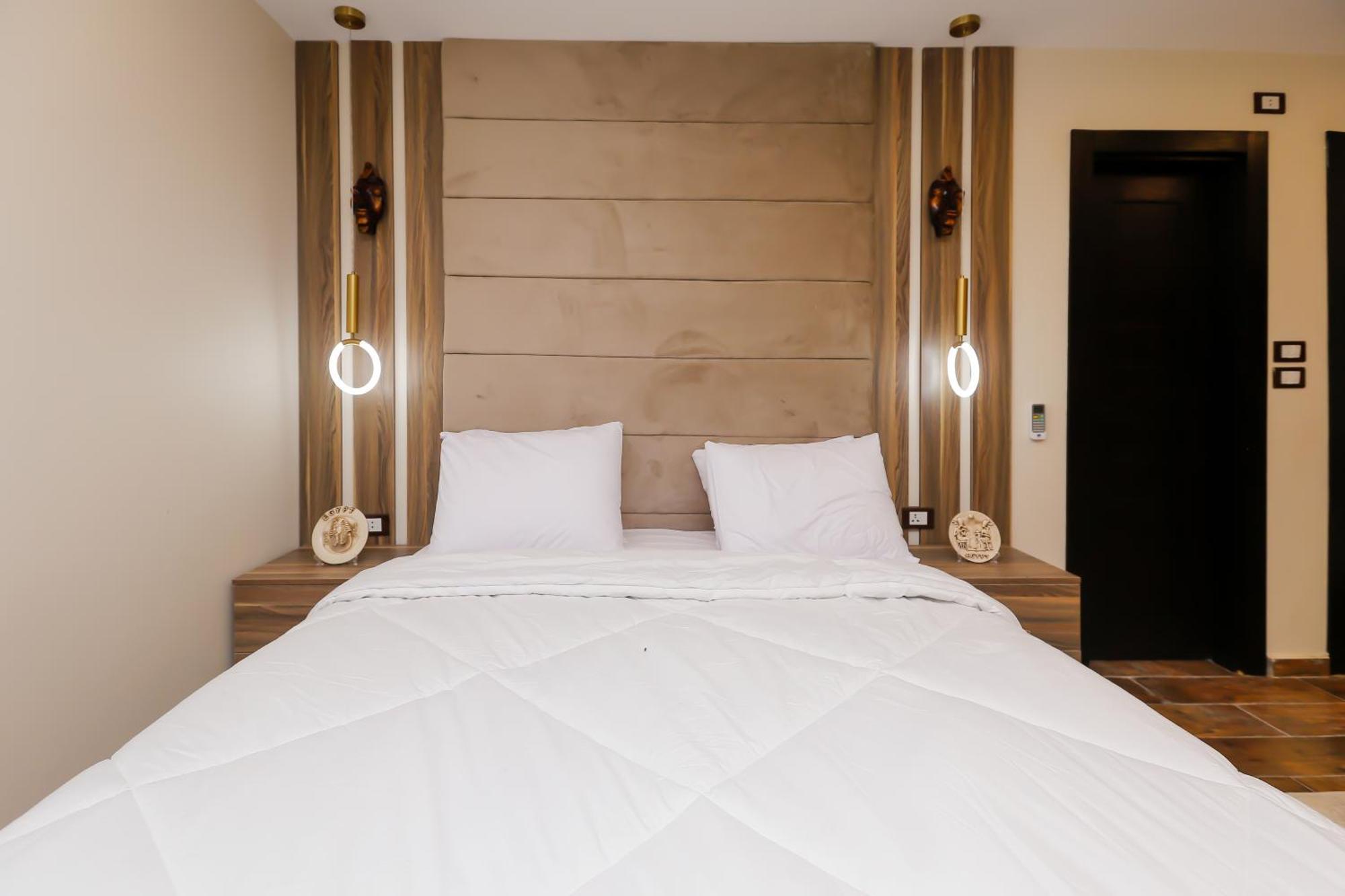 Imperial Pyramids Heights View Bed & Breakfast Nazlet el-Sisi Bagian luar foto