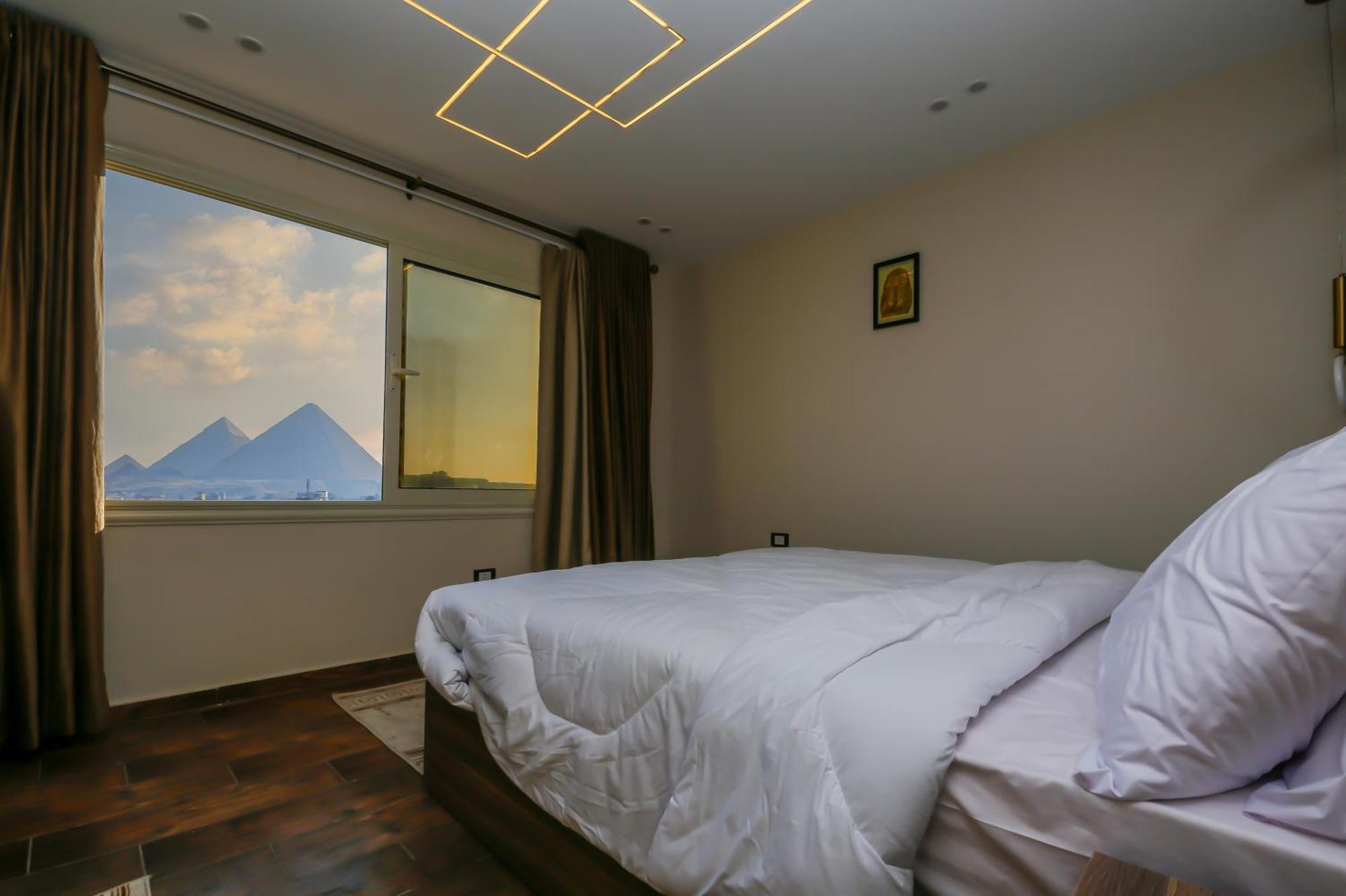 Imperial Pyramids Heights View Bed & Breakfast Nazlet el-Sisi Bagian luar foto