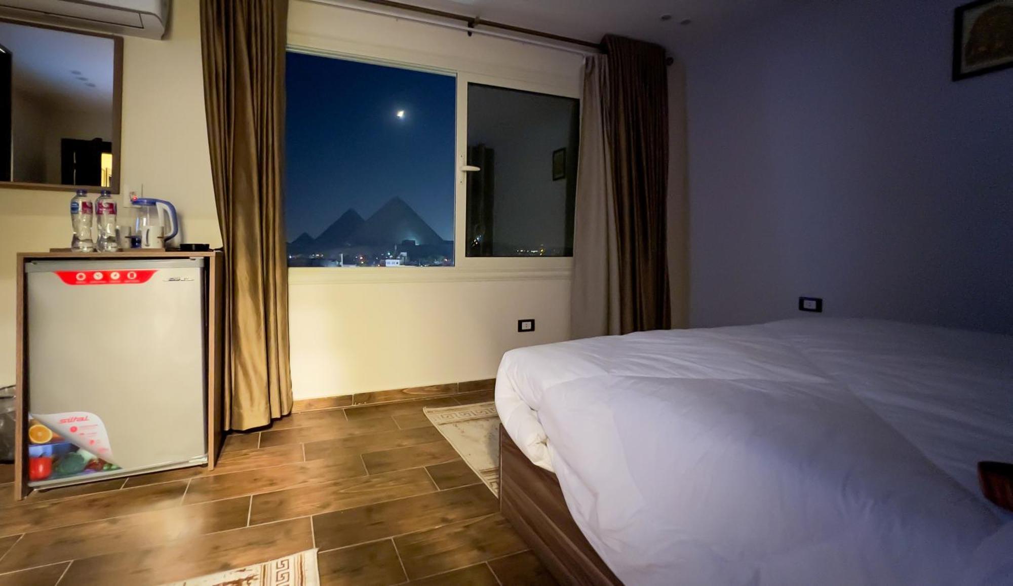 Imperial Pyramids Heights View Bed & Breakfast Nazlet el-Sisi Bagian luar foto