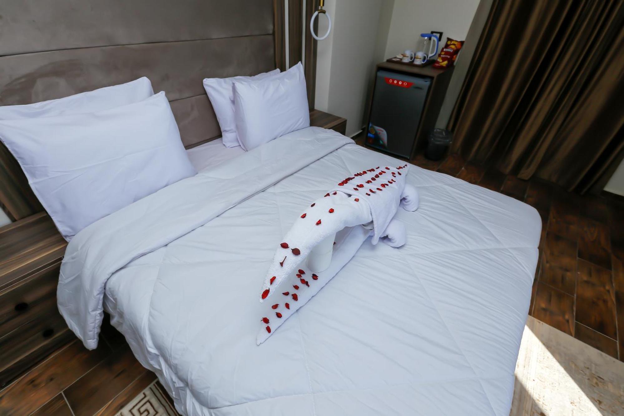 Imperial Pyramids Heights View Bed & Breakfast Nazlet el-Sisi Bagian luar foto