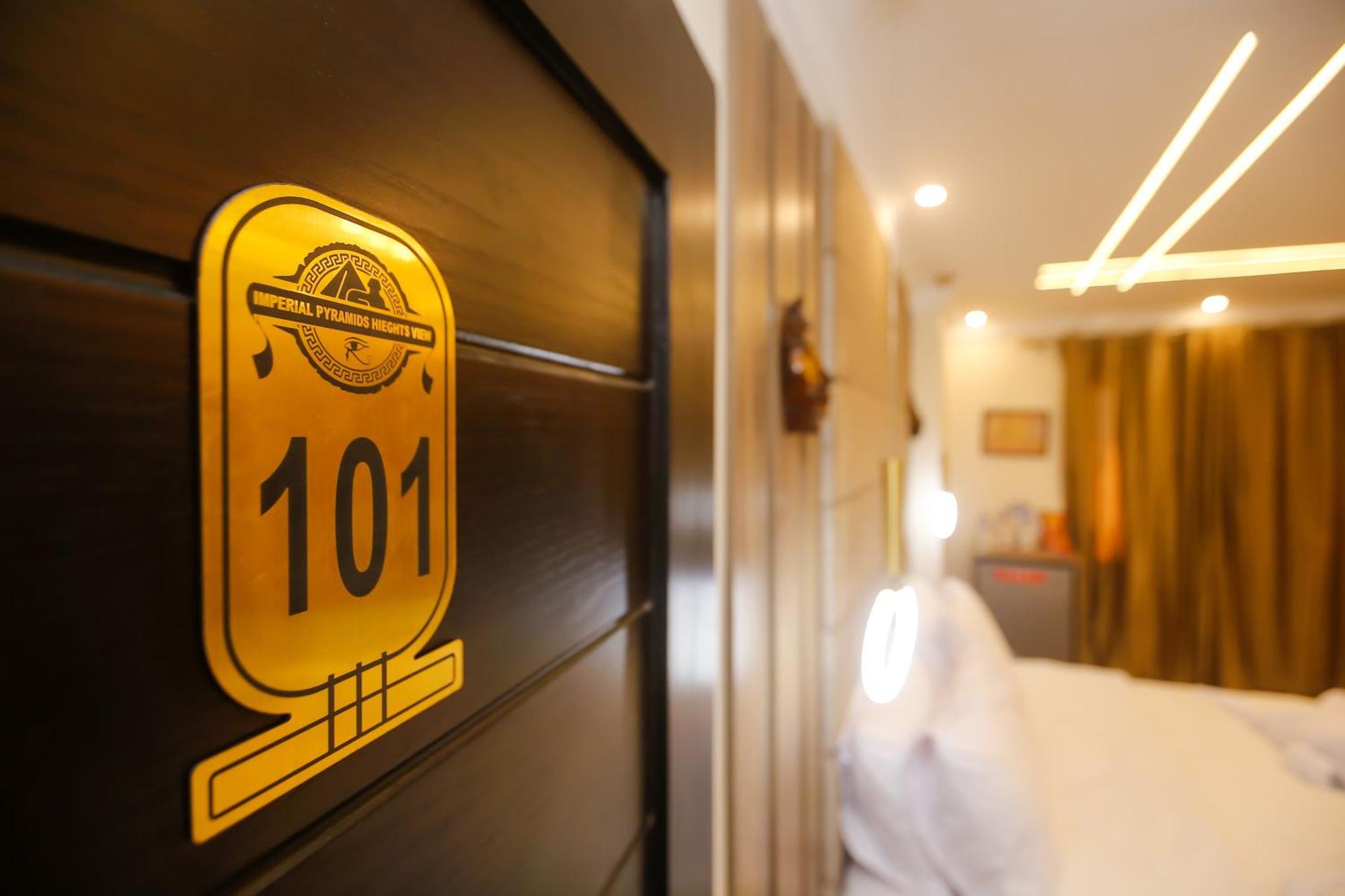 Imperial Pyramids Heights View Bed & Breakfast Nazlet el-Sisi Bagian luar foto