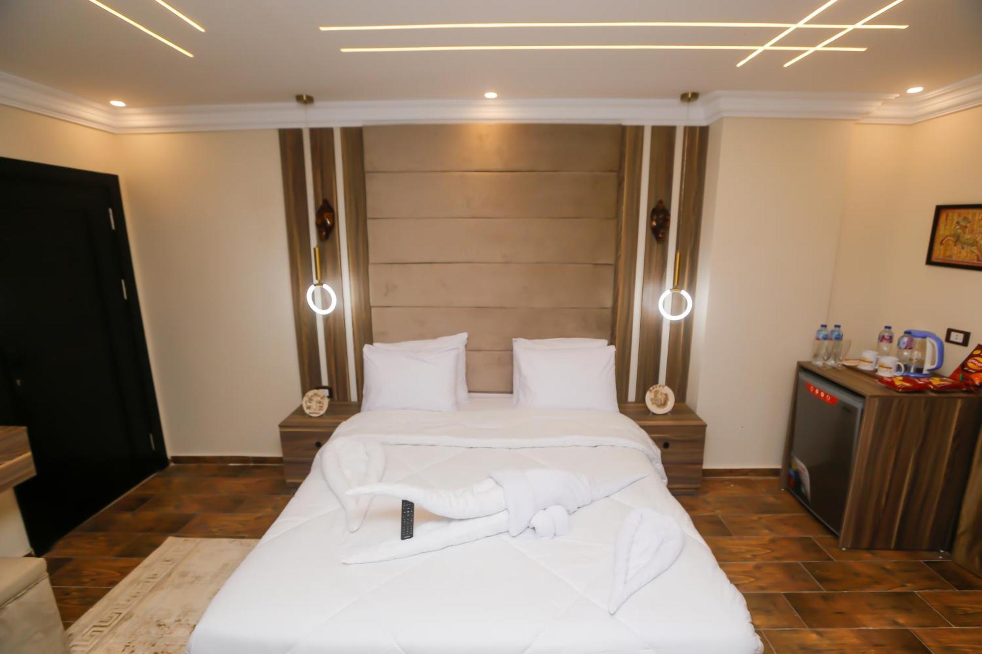 Imperial Pyramids Heights View Bed & Breakfast Nazlet el-Sisi Bagian luar foto