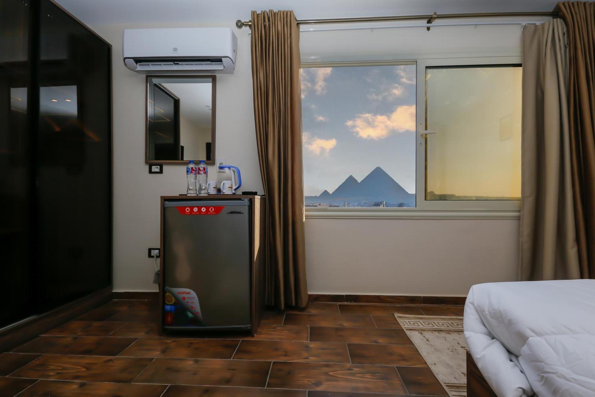 Imperial Pyramids Heights View Bed & Breakfast Nazlet el-Sisi Bagian luar foto