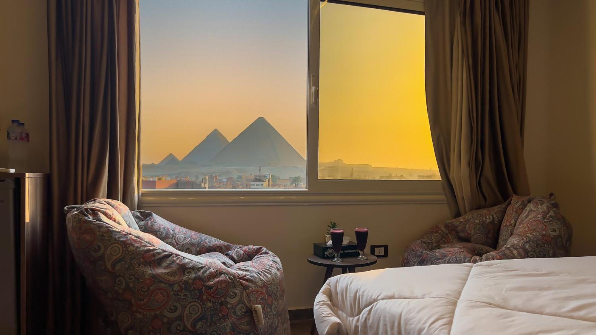 Imperial Pyramids Heights View Bed & Breakfast Nazlet el-Sisi Bagian luar foto