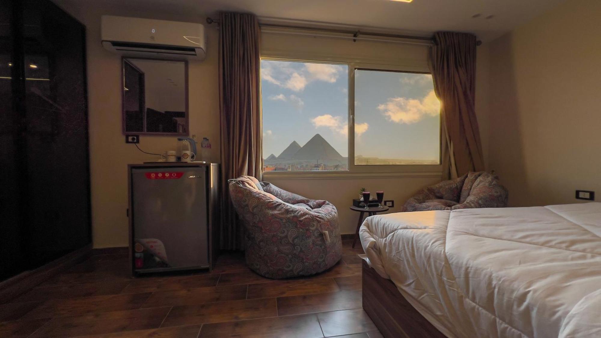 Imperial Pyramids Heights View Bed & Breakfast Nazlet el-Sisi Bagian luar foto